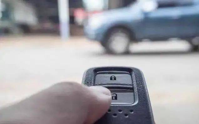 赔偿|未妥善保管车钥匙，车被他人开走发生事故，车主是否担责？