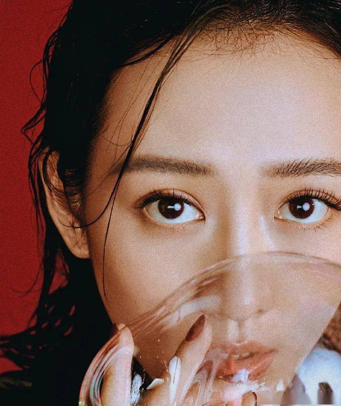 夏日|黄晓明狂流汗不脱妆，杨超越的“落泪女团妆”上热搜！一线女星背后百万化妆师的夏日最强无暇底妆教程送上！