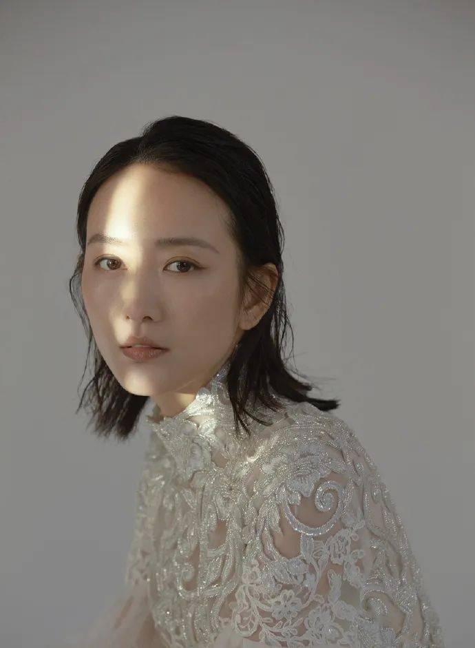 夏日|黄晓明狂流汗不脱妆，杨超越的“落泪女团妆”上热搜！一线女星背后百万化妆师的夏日最强无暇底妆教程送上！