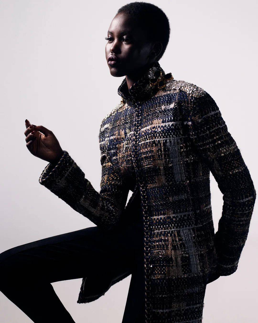 刺绣|清晨从剧院走出的朋克公主,这样的CHANEL你遇见过吗?