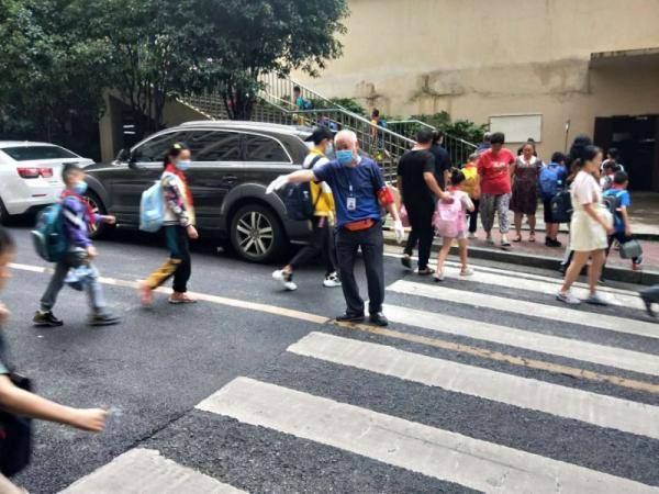 志愿队|山水黔城里有支志愿队 六年来护航上学路