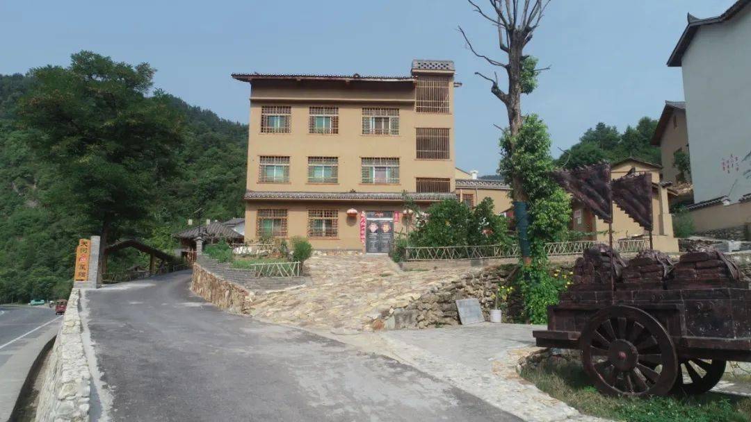 纳吉村人口_纳吉尼(3)