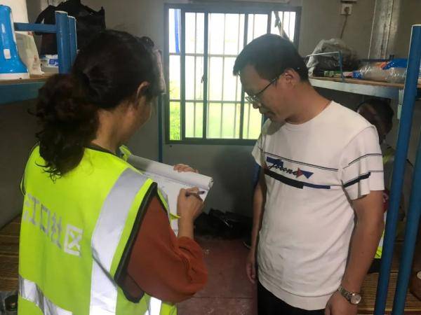 现在，江边是这样的！