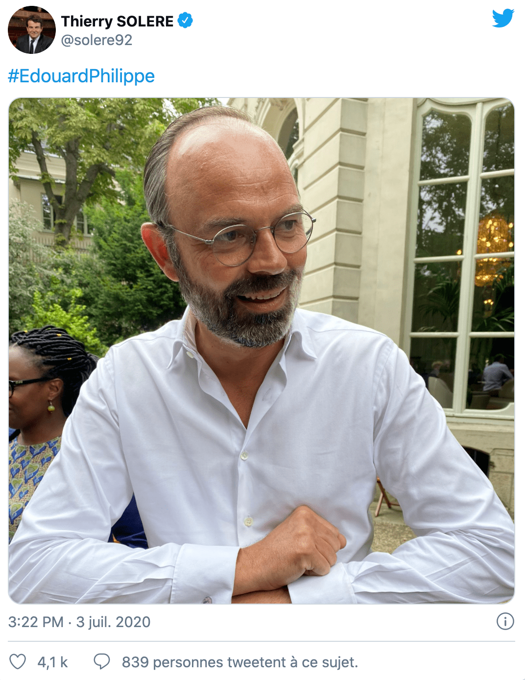 法国总理|刚刚请辞的法国总理，星战迷、打拳击，还是位有衣品的美男子