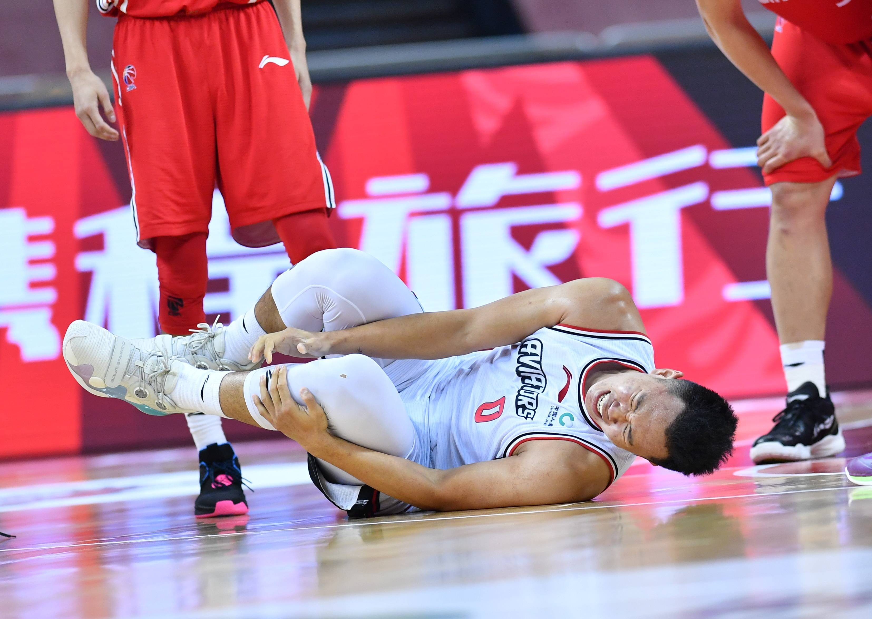 篮球——cba复赛第二阶段:青岛国信双星胜深圳马可波罗