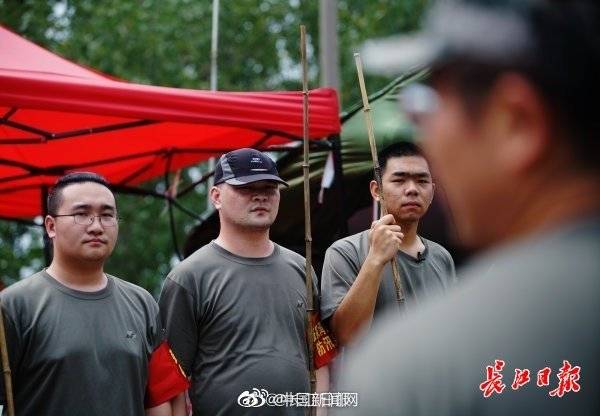 防汛|才下高考考场就上防汛“战场”！18岁高考生高考第二天就上大堤