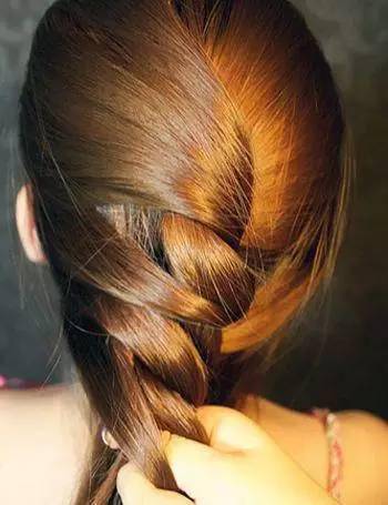 女人|女人出门这样扎头发,简直太棒了!