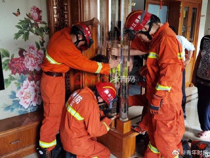 装饰|杭州某3岁小男孩被装饰柱“挟持”！
