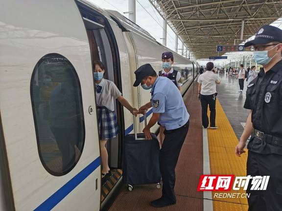 杭州|17岁女孩离家出走酒吧打工 凑够路费去杭州被民警劝回