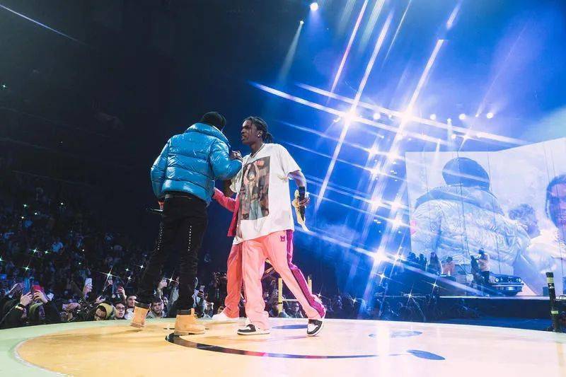 Jennie|继A$AP Rocky之后，Jennie、Kylie等人的种草又让蝴蝶元素在今年爆火。