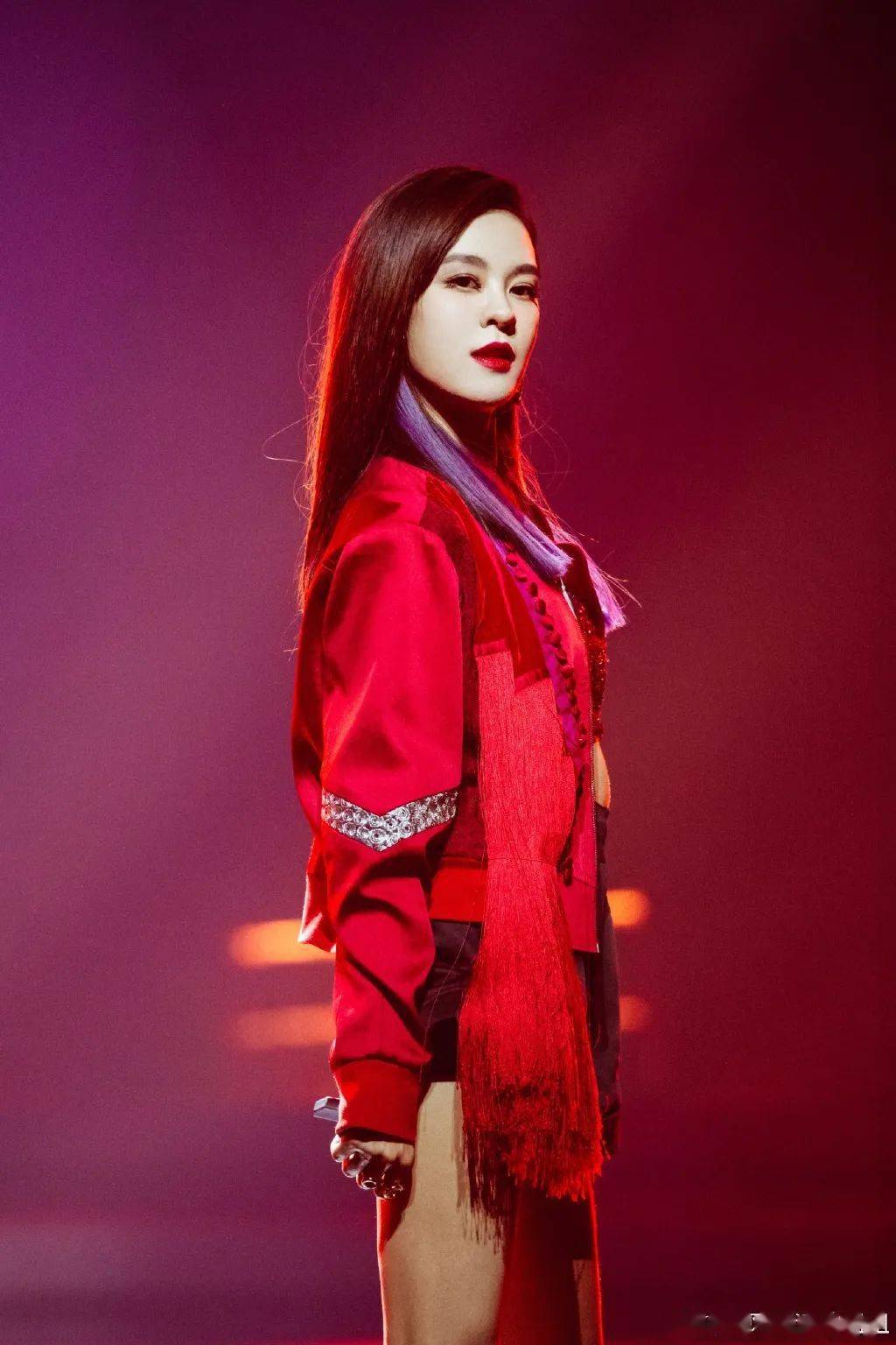 刘海染|看了王一博的新发色,我又动心了…