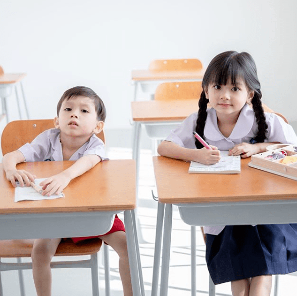 Onew|泰国6岁小萝莉凭借一组照片火爆ins，网友直呼：又来骗我们生女儿！