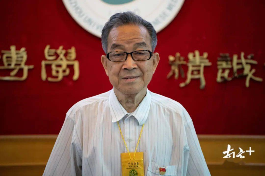 45元单车骑25年,广东这位"抠门教授"火了!_肖鑫