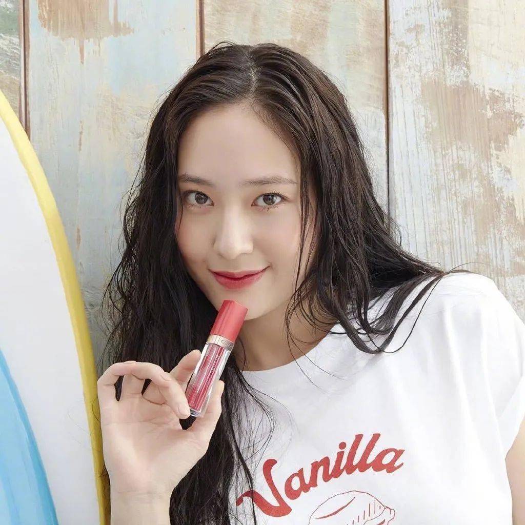肌肤|Krystal郑秀晶上线营业，还是迷人的存在~