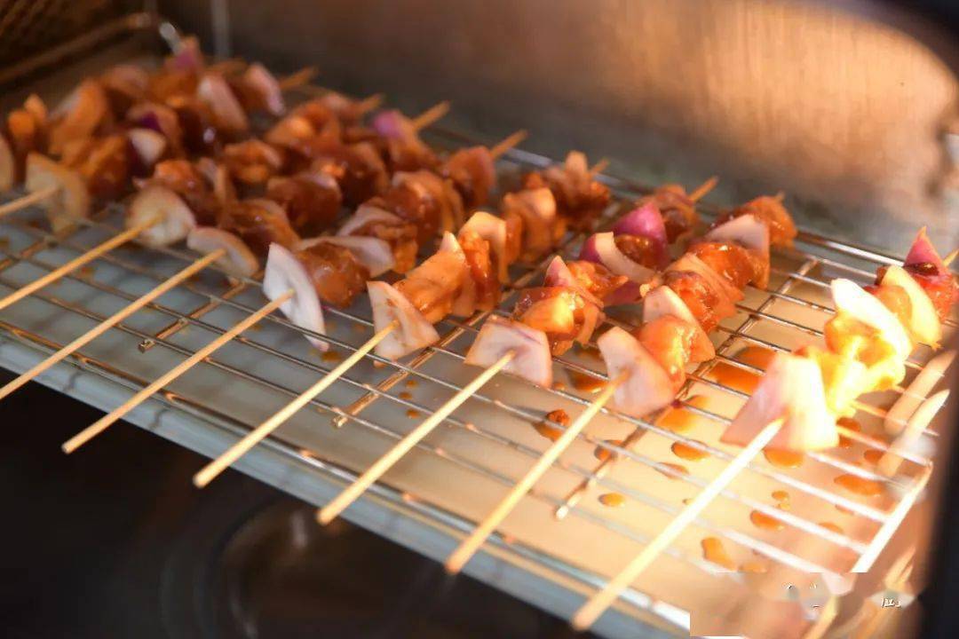 白洋葱|夏天到了怎么能少了美味烧烤？叉烧烤肉串