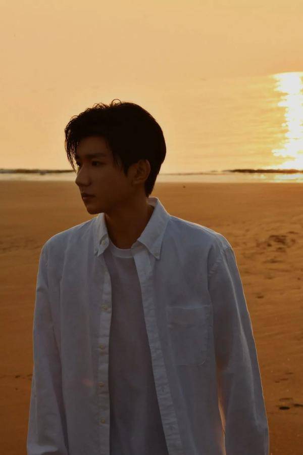 易烊|王源《肆百击》展现四百种可能，王俊凯、易烊千玺鼎力支持！