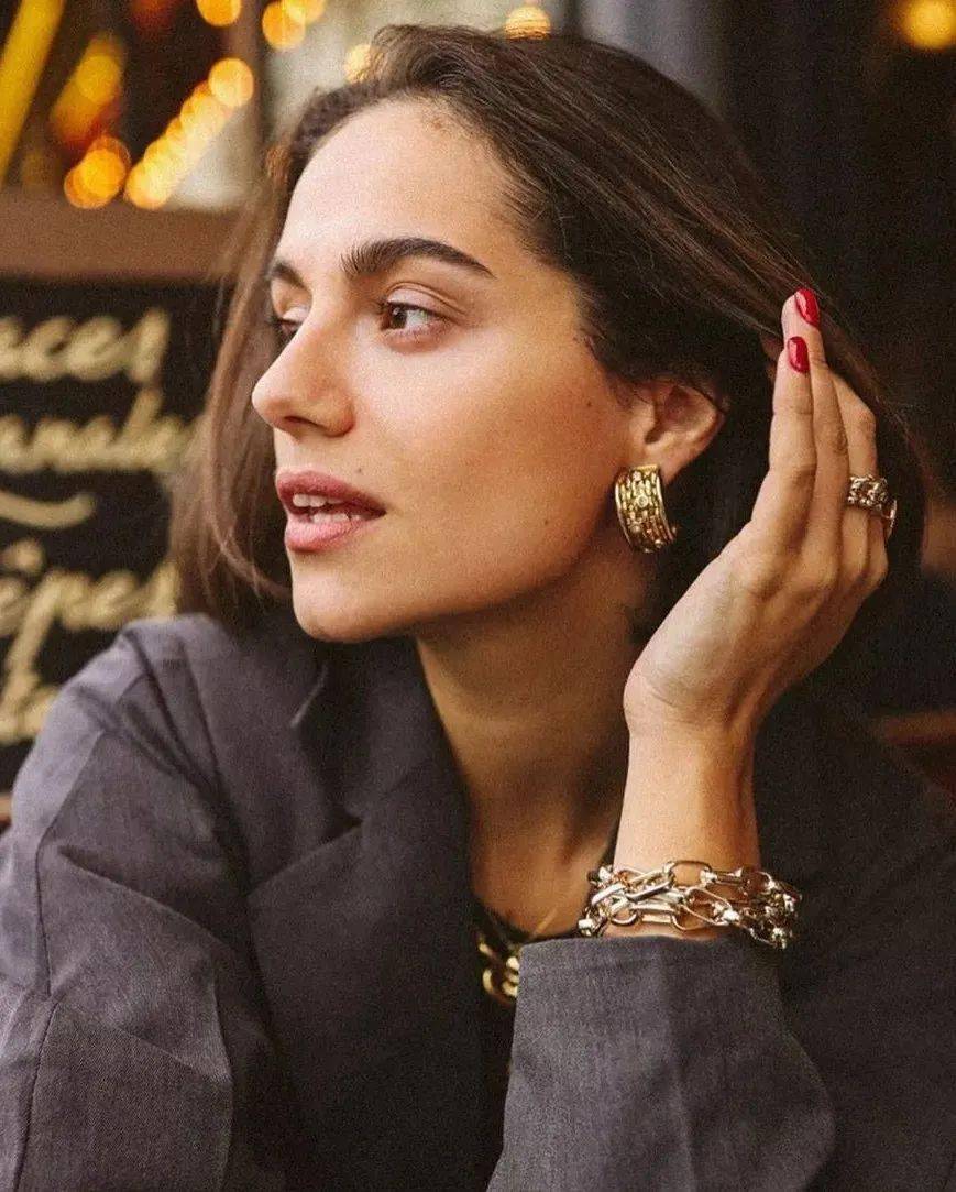 项链|也许你和万茜 泫雅 Jennie衣品的距离，只差这几件配饰的运用！