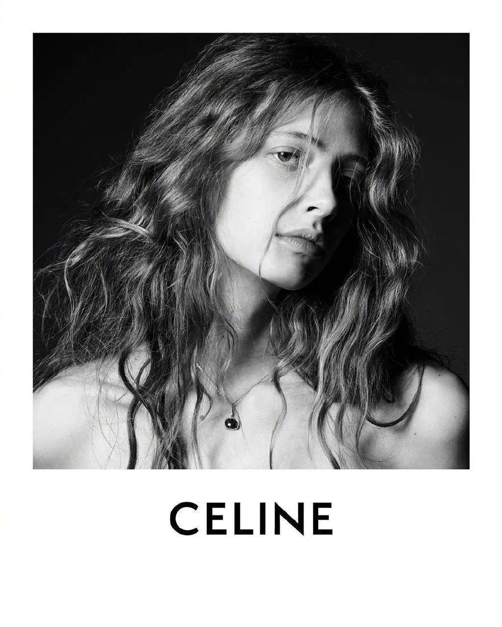 Prada|Celine 极简冷淡的黑白影调大片，看一眼就被迷住了