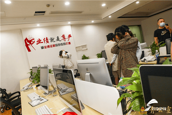 受害人|与“女主播恋爱”牵出大案 120余名涉案人员被押解回青