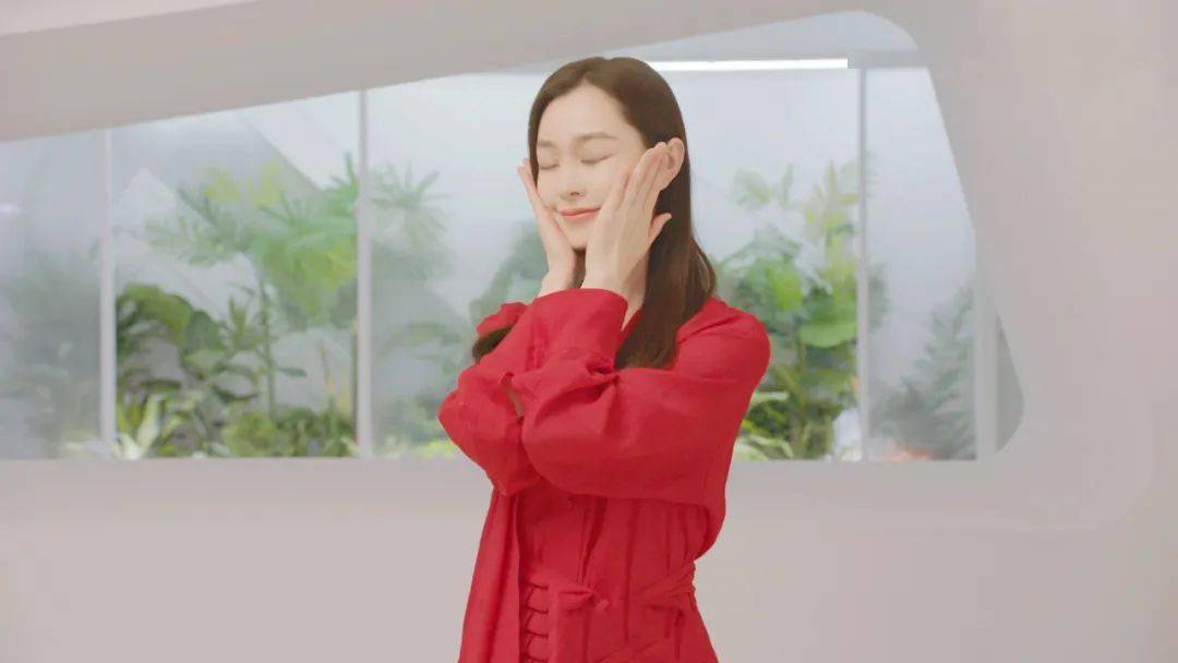 皮肤|自从看了关晓彤的新剧，一到晚上十点半我就关灯睡觉了！