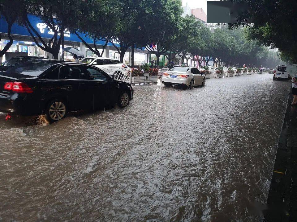 刚拍回来的万州遭暴雨袭击附大量图片视频