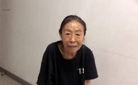 83岁“丑娘”张少华独自住院,双鼻插管面容憔悴