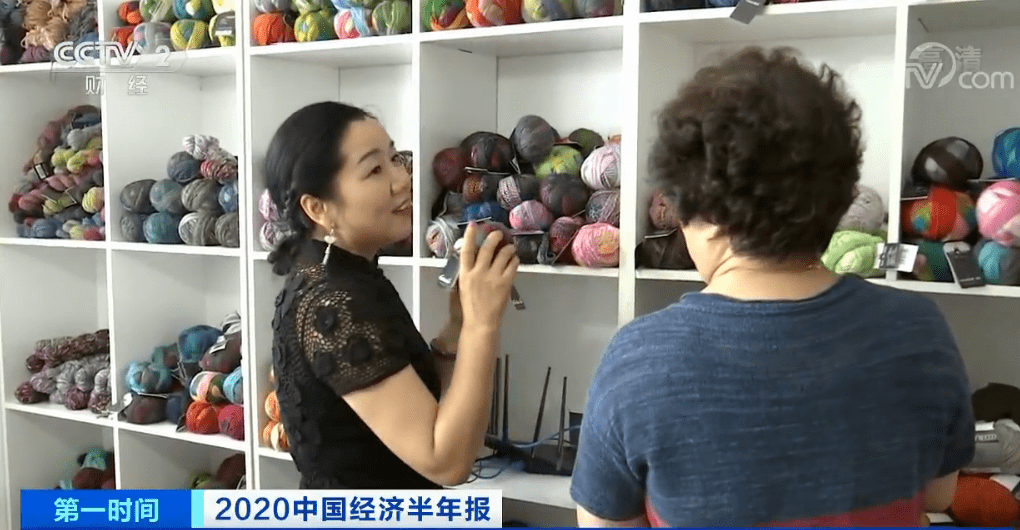 毛衣|乘风破浪“妈妈团”！织着毛衣唠着家常，半年能卖1000万元！咋做到的？