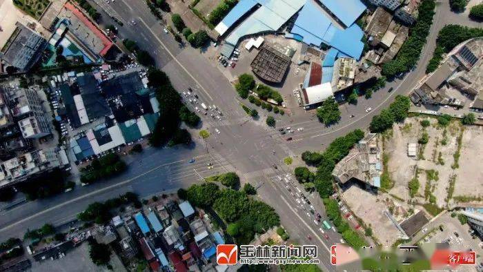 玉林城区的十字路口!你能看出几个?