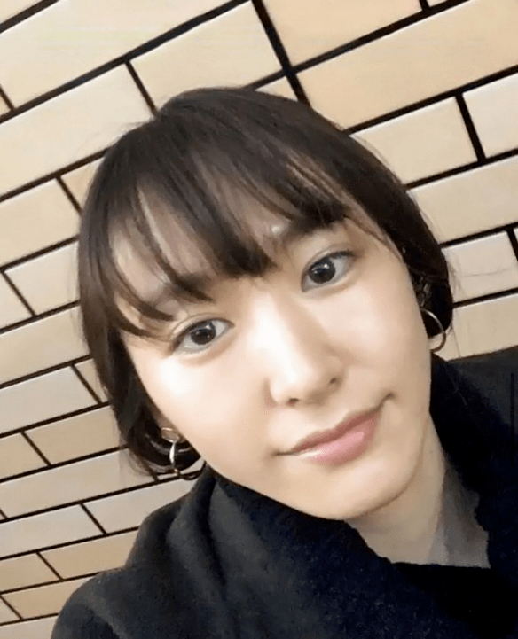 ins|换个姿势轻10斤?!ins网红pose对比照爆火,网友:不上镜的原因找到了