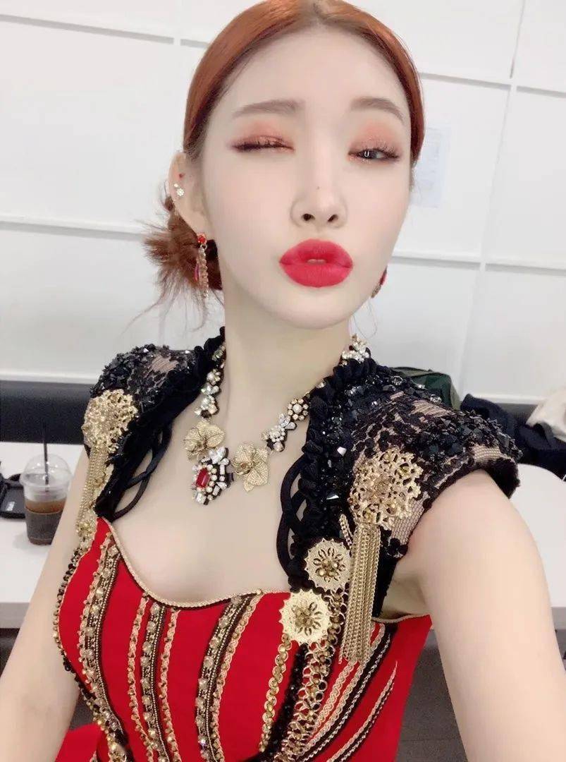 图片|除了新歌,蕾哈娜就连护肤品都为我们准备好了 | 美妆周盘点