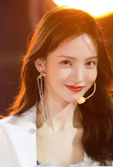 耳环|人狠话不多，厚积薄发的她们到底靠什么赢？深扒了舞台造型后大家都沉默了...