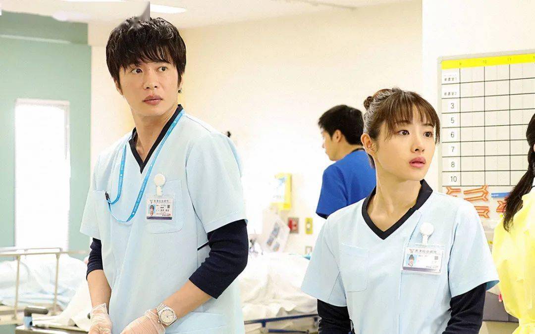 图片|除了新歌,蕾哈娜就连护肤品都为我们准备好了 | 美妆周盘点