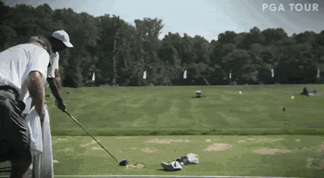 有的球员习惯先从切杆果岭开始,有的球员习惯先从推杆开始,只要适合