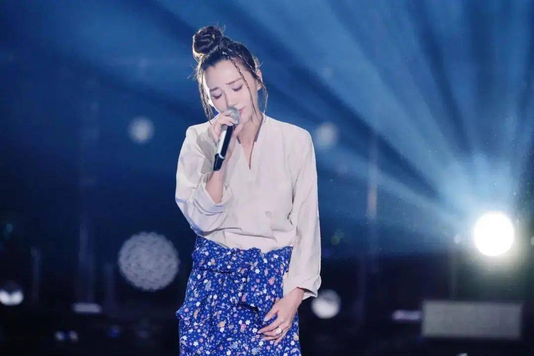 露点|宝姐：春晚露点爆红后，她却回村当村姑？归来仍是铿锵玫瑰！