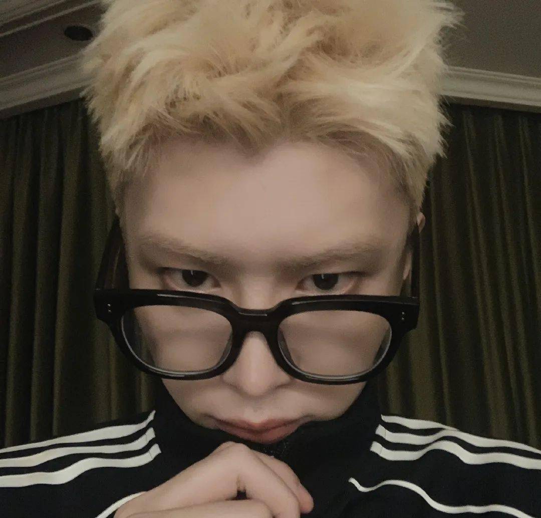 发型|王一博又解锁了新妆发？我宣布男明星在美容方面比女生还用力！