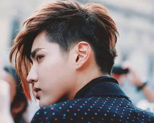 发型|王一博又解锁了新妆发？我宣布男明星在美容方面比女生还用力！