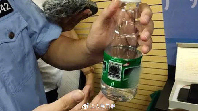 水瓶怎么拍 ba6f2f4fef7749fbaaeb670ff2208a8e.jpeg