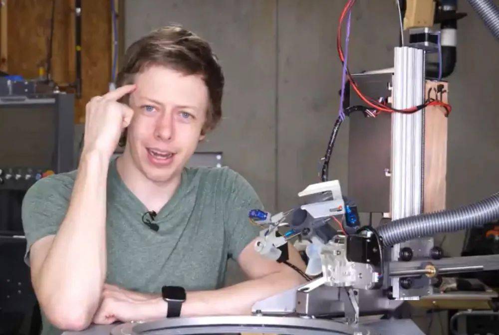 消息资讯|告别Tony老师？机器人剪头发？感觉脑袋有点悬！