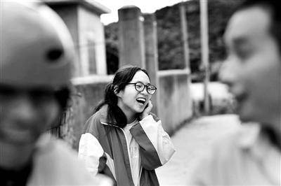 孤岛|中考考生的小村成“孤岛”，有湖北消防送她回家