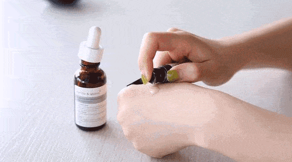 黑色素|薇娅直播间1分钟卖出10000瓶的美白精华，真的好用吗？