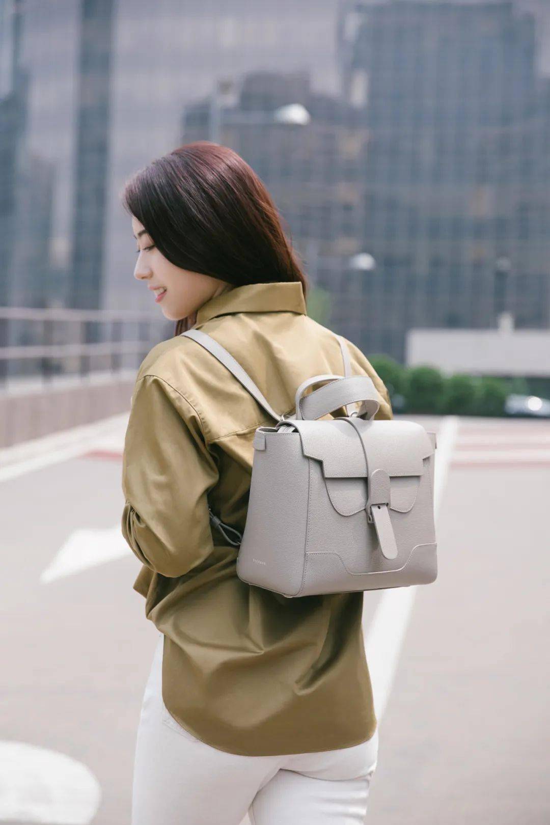包包|小众包试背 | 通勤包该怎么选?我推荐这只