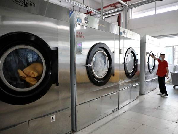 汗水|福建福州：“桑拿房”里洗涤忙