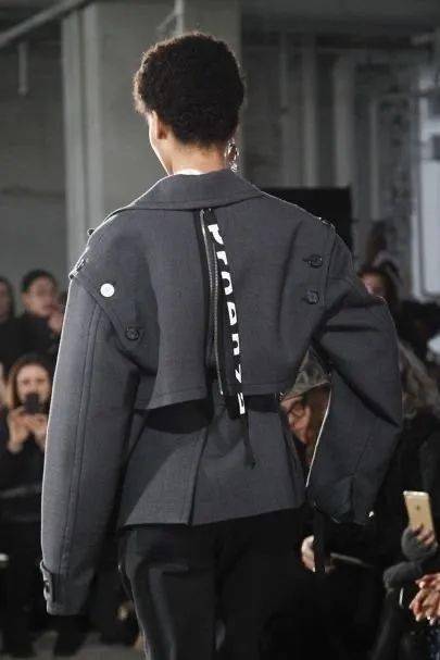 服装|时装秀场上美到窒息的"背影杀杀杀杀手"?神仙设计师俘获芳心的秘诀就是不放过任何一个细节!