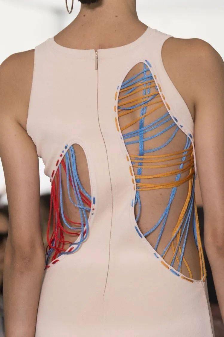 服装|时装秀场上美到窒息的"背影杀杀杀杀手"?神仙设计师俘获芳心的秘诀就是不放过任何一个细节!