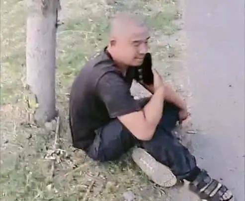 货车|大货车加油站附近起火，司机一路鸣笛开“火车”冲出闹市……| 成风化人