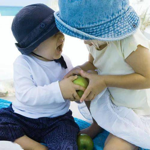 孩子|我不反对教孩子学会分享，但也绝不强制他分享。