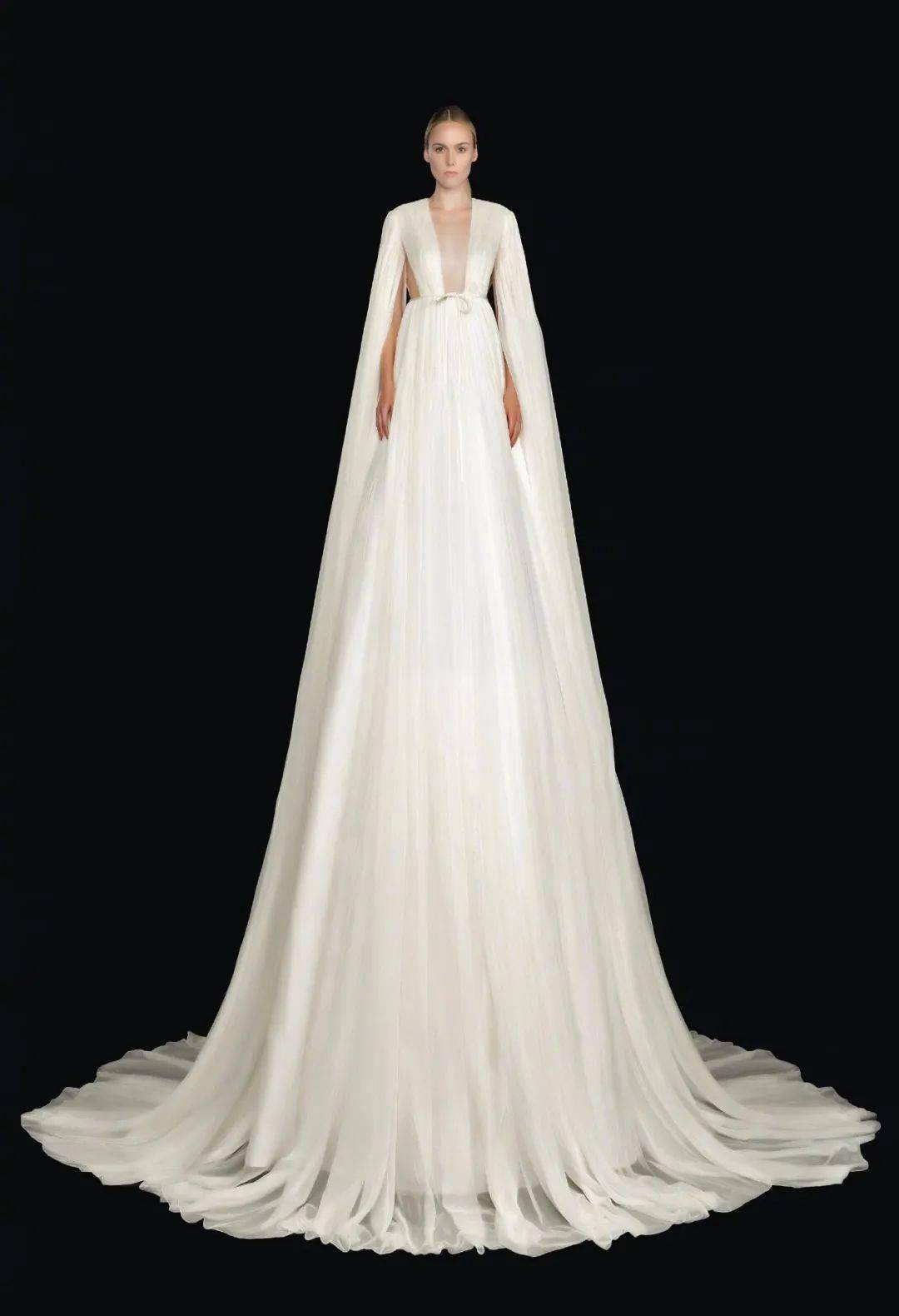 时装|如梦如幻的歌剧魅影,即使不闭上双眼也能看见梦,这一季Valentino高定系列美哭了!