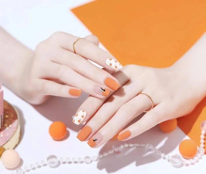 指尖|潮流美甲，藏在指尖的优雅艺术