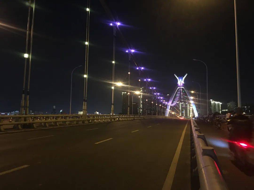 晚上的图片 581fd369eb50443e95839c9aac611380.jpeg