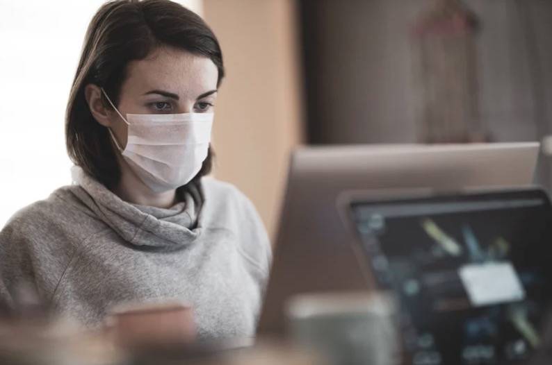 口罩|鸡肋还是翻译神器？日本公司发明的智能口罩能帮你“说话” |硬科技